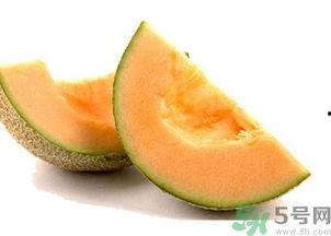 喂吃哈密瓜,喂食中的甜蜜时光