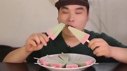 挑战吃瓜冰,夏日清凉新潮流，你敢尝试吗？