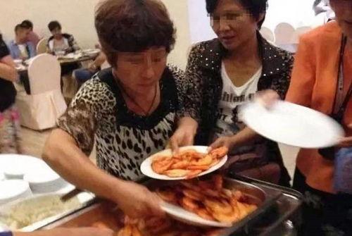 广西大妈吃瓜视频,一场接地气的乡村生活秀