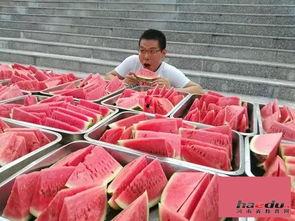 表演老师吃瓜,现场笑料百出