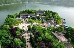 安康香溪洞吃瓜,夏日避暑吃瓜，尽享清凉时光