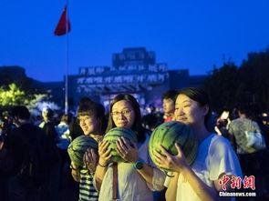 吃瓜群众美陈,揭秘“吃瓜群众”背后的美陈文化现象 第2张 吃瓜群众美陈,揭秘“吃瓜群众”背后的美陈文化现象 第2张