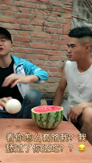 帅哥吃瓜搞笑视频,帅哥吃瓜搞笑视频，带你领略欢乐时光  第1张