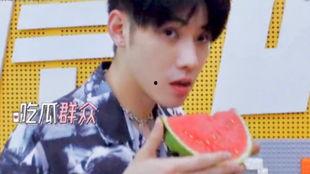 帅哥吃瓜搞笑视频,帅哥吃瓜搞笑视频，带你领略欢乐时光  第3张
