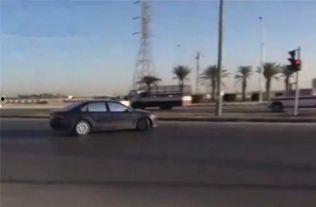 迪拜街头漂移吃瓜  第2张