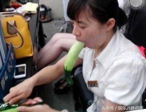 女子上班吃瓜,办公室生活趣味横生 第1张 女子上班吃瓜,办公室生活趣味横生 第1张