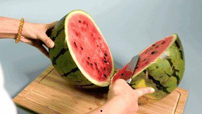 生病女子吃瓜,养生保健两不误 第2张 生病女子吃瓜,养生保健两不误 第2张