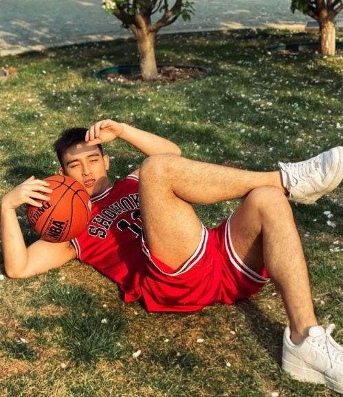 体育生球服吃瓜,一场关于青春与激情的吃瓜盛宴  第3张