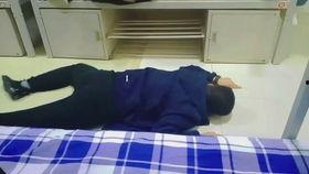 沙雕寝室吃瓜  第3张