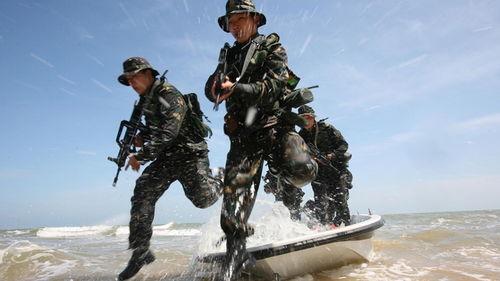 军人教练吃瓜视频播放