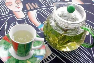 在家里喝茶吃瓜,居家品茗赏瓜，悠然自得时光  第1张