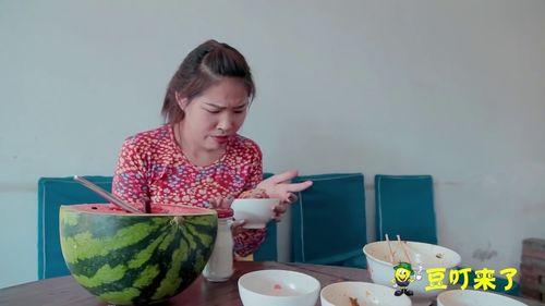 搞笑吃瓜妹