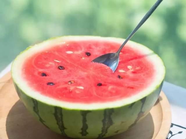 夏日快乐吃瓜,快乐吃瓜时光  第2张